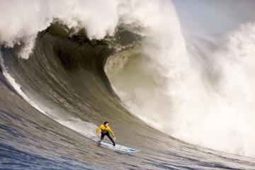 开云平台-燃魂对决！惊魂七分的绝杀夜，李梓嘉用血性与意志点燃赛场