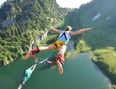 开云体育官方网站-跨越时空的激战，湖人险胜广东队，约基奇的三双魔力定乾坤