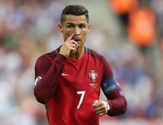 开云体育在线-见证双城记，马龙稳坐中军帐，青春风暴横扫华沙夜国乒队长以无懈表现引领胜利，而日本队的波兰闪电战更值得深思