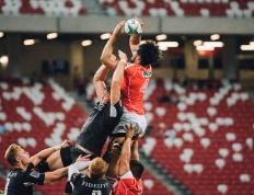 开云体育官方网站-暴雨与月光，当绝杀遇上绝对优雅