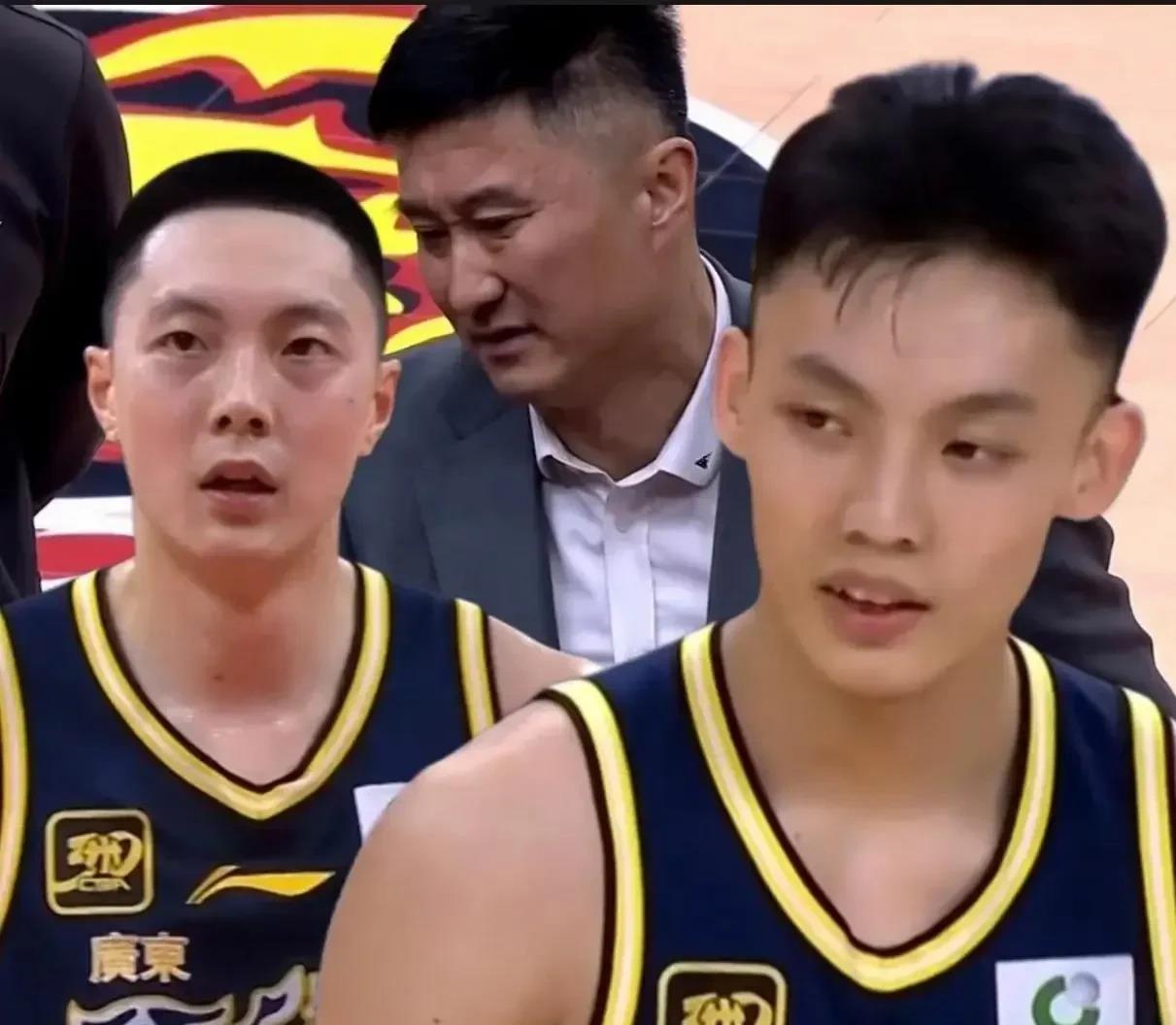 开云体育下载-上海男篮青黄不接,球迷呼吁支持球队的简单介绍