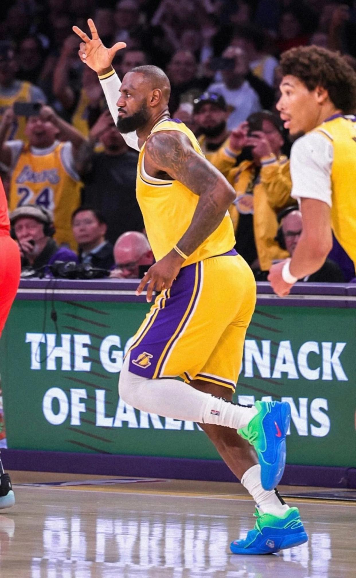 开云下载-湖人负于湖人，詹姆斯砍下32分