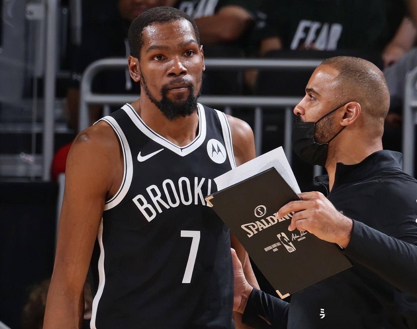 开云体育下载-篮网队再次轻松击败热火队，主帅露出满意笑容