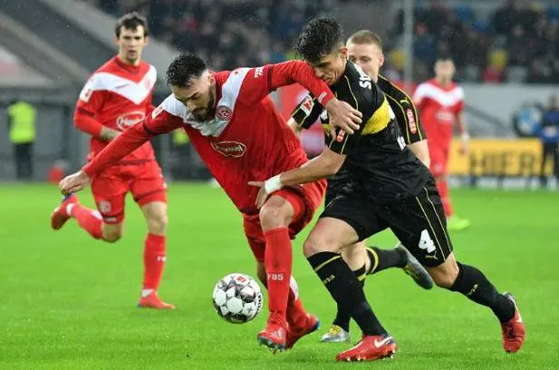 开云APP-关于汉堡队员全力以赴,一举击败对手的信息