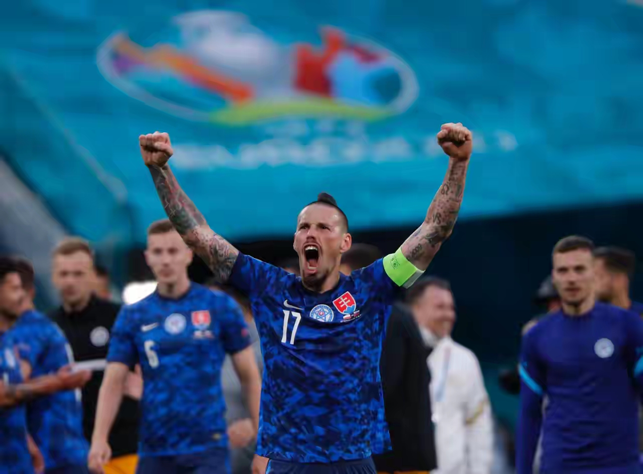 开云体育在线-斯洛伐克队球员个人技术突破，带动球队晋级