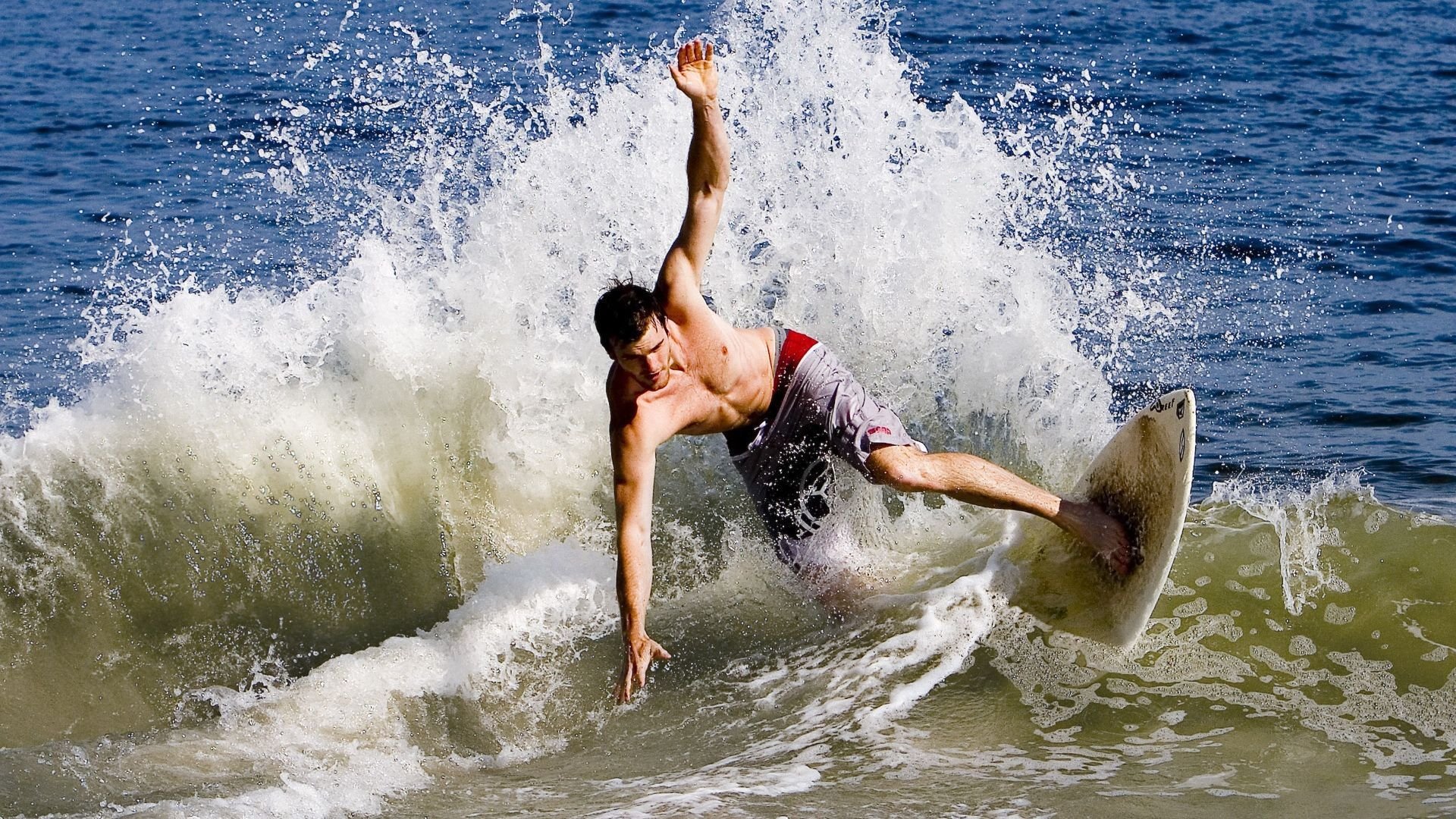 开云官网-跨界竞技场，鏖战与接管的多元奏鸣