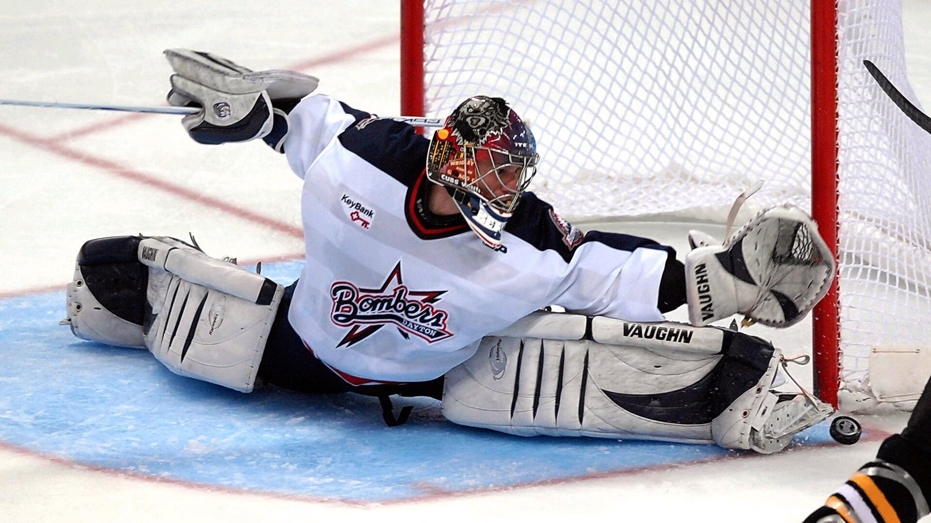 开云体育app-灰熊铁壁封锁雄鹿,布克王者之风接管季后赛